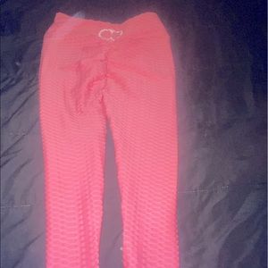 Popular tik tok leggings!!! Lifts your booty, and shapes it perfectly!!